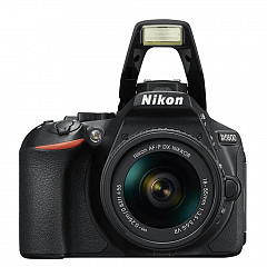 Nikon D5600 con lente