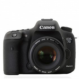 Canon 7D Mark II con lente