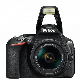 Nikon D5600 con lente